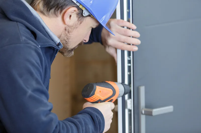 Serrurier professionnel en intervention — AAS Serrurier, Versailles (78)